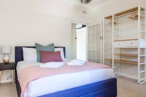 Harbourfront Art Deco Hall - Sought-after in Sydney