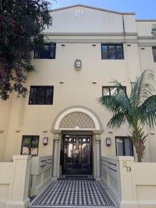 Harbourfront Art Deco Hall - Sought-after in Sydney