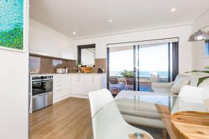 Bondi Beachfront Lifestyle - Ocean Views and Parking