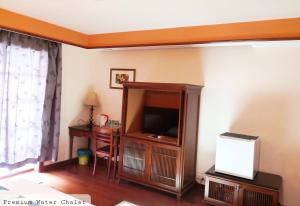 Alpine LXPD Premium Water Chalet
