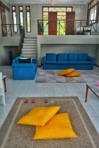 Nhà 4 Phòng Ngủ (Four-Bedroom House)