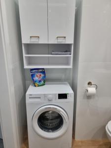 Nowy piękny apartament spokojna okolica, zielono, w poblizu basen, silownia, galerie, lotnisko 8 min