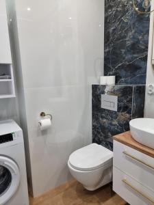 Nowy piękny apartament spokojna okolica, zielono, w poblizu basen, silownia, galerie, lotnisko 8 min