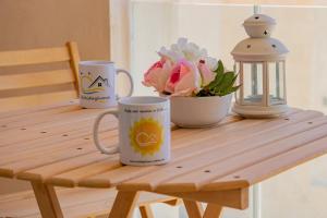 Modern apartment with large pool & beach access