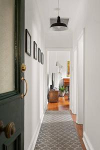 Contemporary Charm with Spectacular Harbour Views