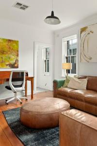 Contemporary Charm with Spectacular Harbour Views