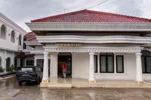 Moresto Hotel Mitra RedDoorz - 2hvězdičkové hotely ve městě Kedaton