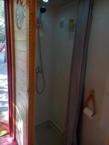 Tentes de luxe La roulotte du petit paradis : photos des chambres