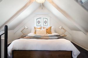 Amazing Apartment, Beautiful Location - FREE WIFI