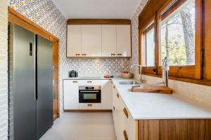 Luxury private Villa 25m Pool, Gym, 200m to Beach