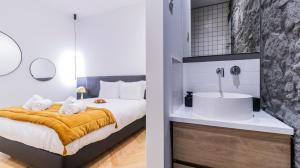 Luxury Oasis in Bonfim by LovelyStay