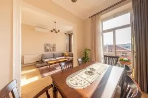 Elegant, spacious, quiet 3br near historic center - Taksim