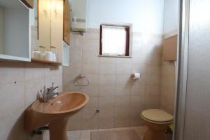 Small stone house in a quiet place island Solta