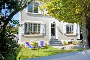 NEW Remodeled Home 4Bed3.5Bath, Walking to BEACH!