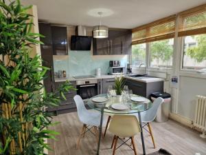 2 Bedrooms flat in great location!