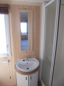 Golden Palm : LE Cottage Gold 8 Berth, Panel Heated