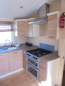 Golden Palm : LE Cottage Gold 8 Berth, Panel Heated