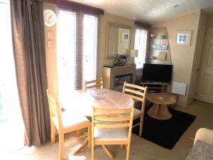 Golden Palm : LE Cottage Gold 8 Berth, Panel Heated