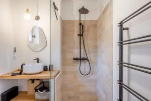 Villas Mas avec vue spectaculaire sur le Luberon, 330 m2 : photos des chambres