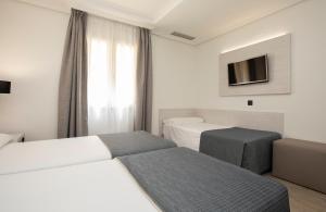 Family Room (2 Adults + 2 Children) room in Ganivet