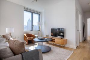 Midtown West 2br w gym wd nr hudson river NYC-1243