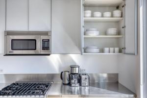 Midtown West 2br w gym wd nr hudson river NYC-1243