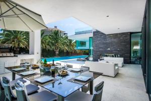 Villa Orla Deluxe Luxury Villa with geo-thermal swimming pool