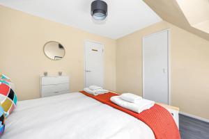 Charming 3 Bedroom House Short Term Rental & Flexible Renting Canary Wharf With Free Wifi & Garden