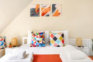 Charming 3 Bedroom House Short Term Rental & Flexible Renting Canary Wharf With Free Wifi & Garden