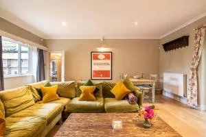 Spacious Country Cottage Sleeps 7 Near Bath Fire Pit Dog Friendly - 埃文河畔布拉德福