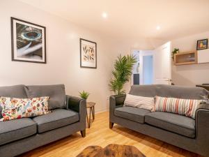 Beautiful 2 Bedroom Apartment Queens Quarter Lots Nearby - Pass the Keys