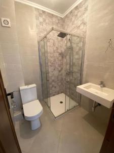 Lilacs garden vue montagnes et jardins