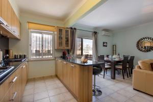 By the Beach Duplex Apartment, Armacao de Pera, Algarve - Portugal
