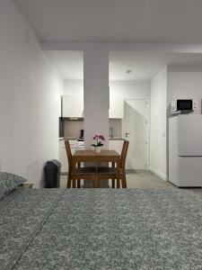 FANTÁSTICO PISO A 5 MINUTOS DE LA ESTACION DE BUS Y TREN a metros de la PLAYA