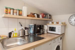 Spacious 2-Bedroom Family Duplex with Free Parking and Netflix