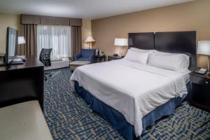 Standard King Room room in Holiday Inn Express & Suites Lebanon an IHG Hotel
