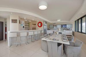 Grand Penthouse Backup Power Stunning