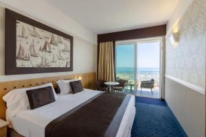 Double or Twin Room with Sea View room in Hotel Sporting