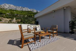 Luxury villa Mae in Makarska, pool and gym