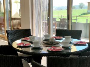 Ferienwohnung Seetraum - Hoch über dem See, großzügig mit großem Balkon