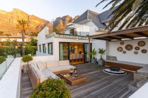 Maison De La Mer - Luxury Camps Bay Villa with pool and ocean view