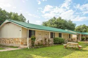 Jellystone Park Hill Country - Sattler