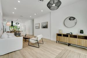 Radiance - Modern Design, Poolside Escape