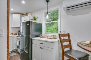 5 Mi to Salem Furnished Patio at Danvers Studio!