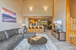 Elk Ridge Imperial Townhome: Spacious, Hot Tub