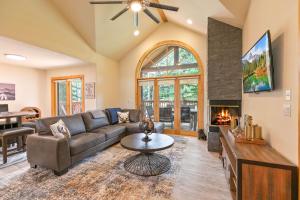 Elk Ridge Imperial Townhome: Spacious, Hot Tub