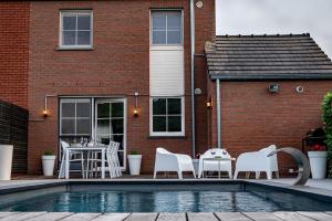 Chez Sabine et Eric Maison pour 6 personnes avec piscine chauffée et jacuzzi privé