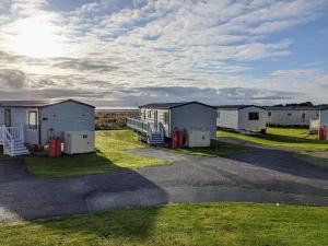 Beautiful Pet Friendly Southerness Caravan With Sea View & Decking Area