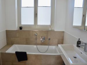 Ferienwohnung 180 Grad im 2 OG mit Panoramafenster See und Bergblick