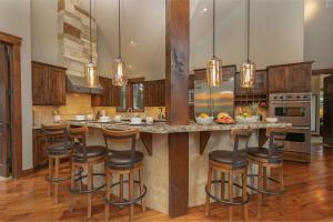 Snowy Point Chalet: True Mountain Luxury